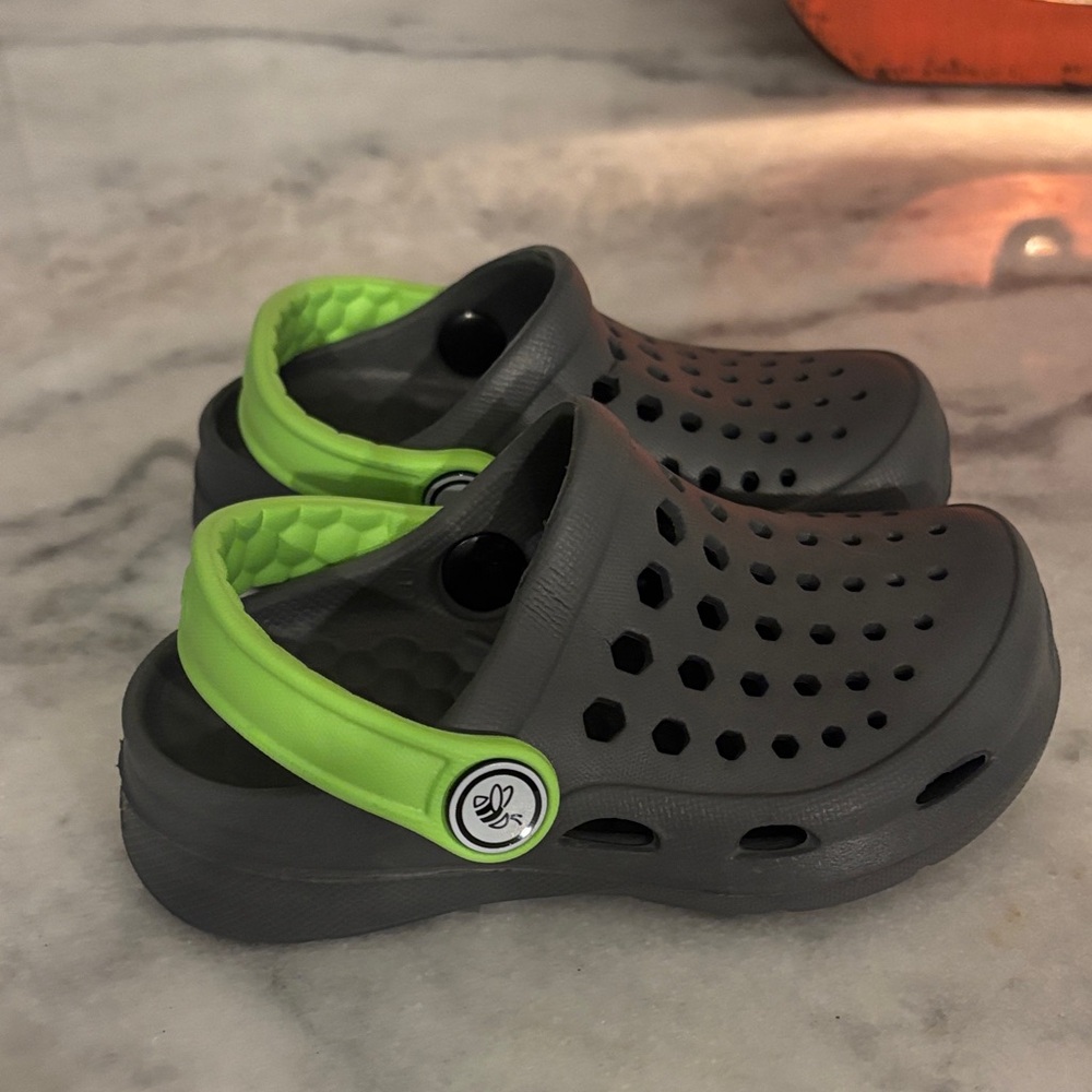 JOYBEES Kids Gray and Green Clogs